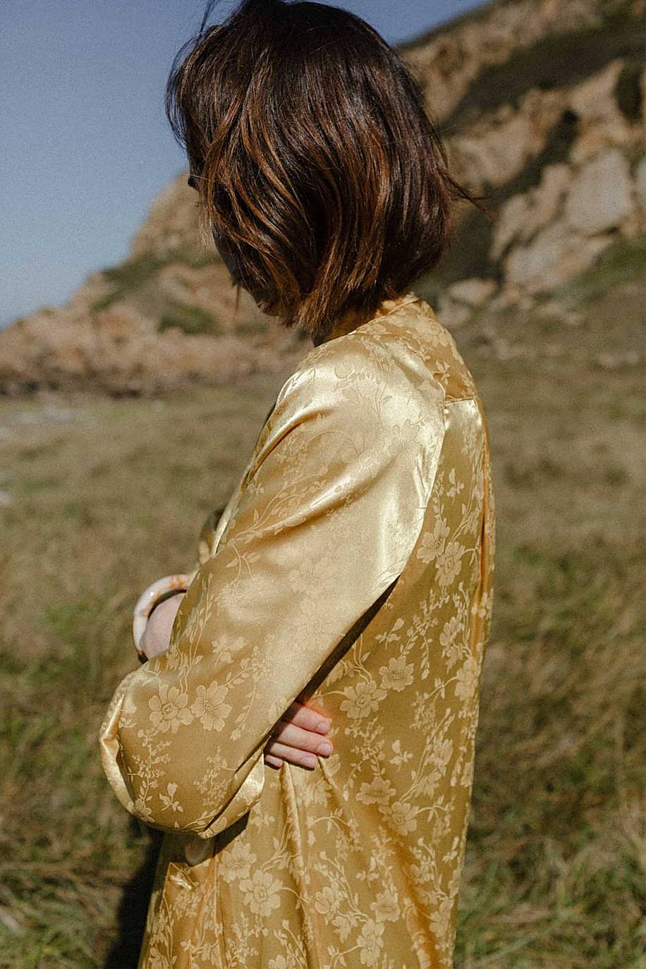 Abrigo mostaza de la firma bilbaína Triana By C. Costaba 189 euros y ahora lo puedes encontrar por 132,30 euros en su tienda de Rodríguez Arias.