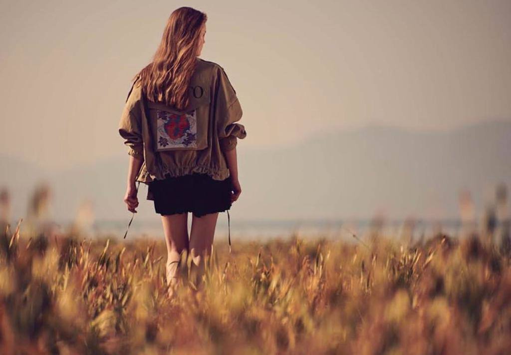 Chaqueta verde con detalle en la espalda, disponible en la tienda bilbaína 'New Lemon', situada en la calle General Concha. Ahora cuesta 59 euros.