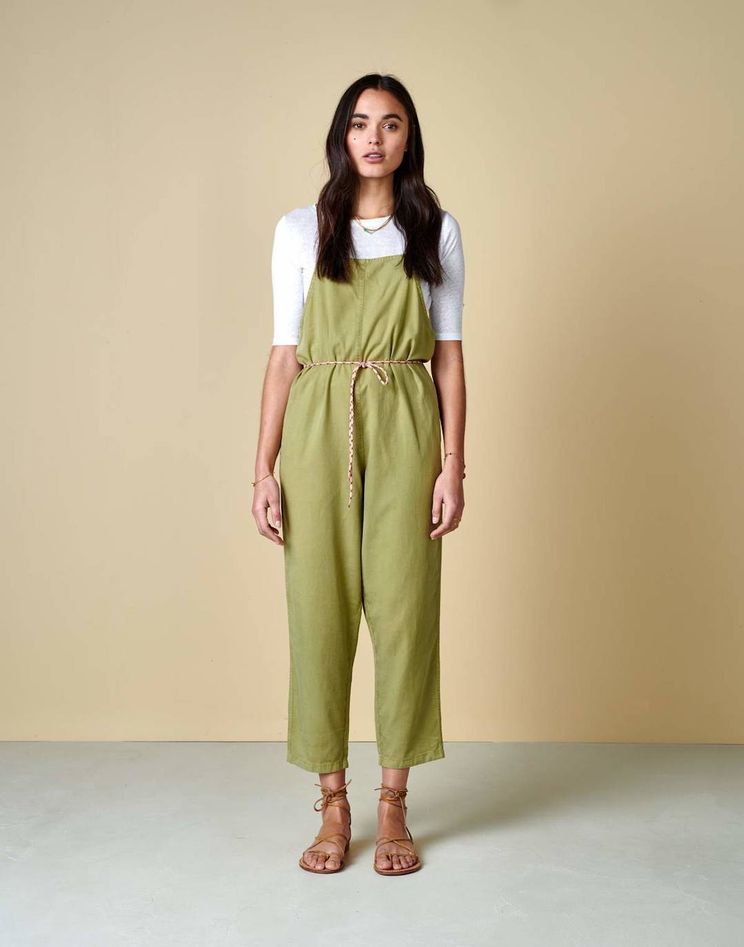 Buzo verde largo de la firma 'Bellerose'. Compuesto por Lyocell y algodón. Costaba 159 euros y ahora lo puedes encontrar por 111,50 euros en la tienda bilbaína N32, situada en la calle Ledesma.