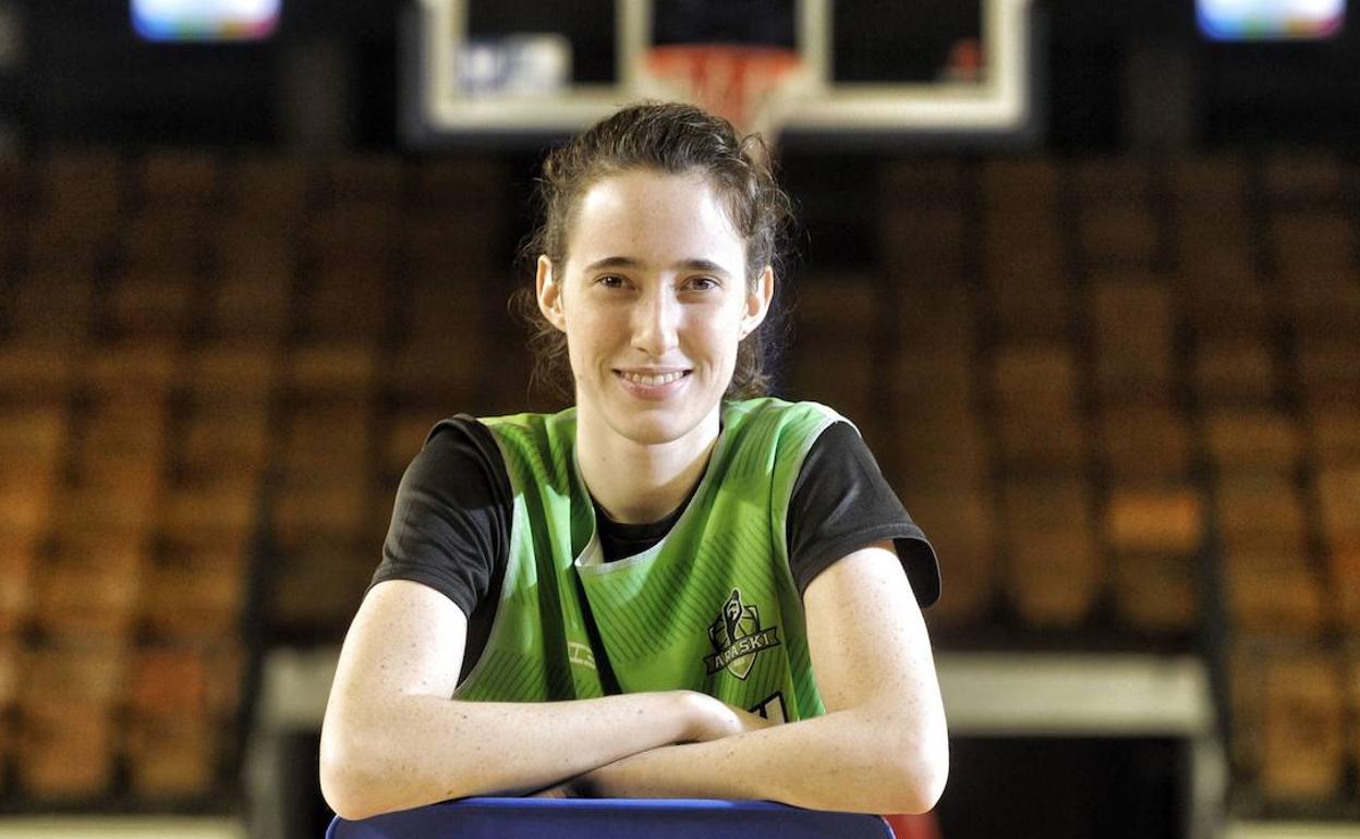 Cristina Molinuevo compagina el baloncesto con sus estudios de Medicina. 