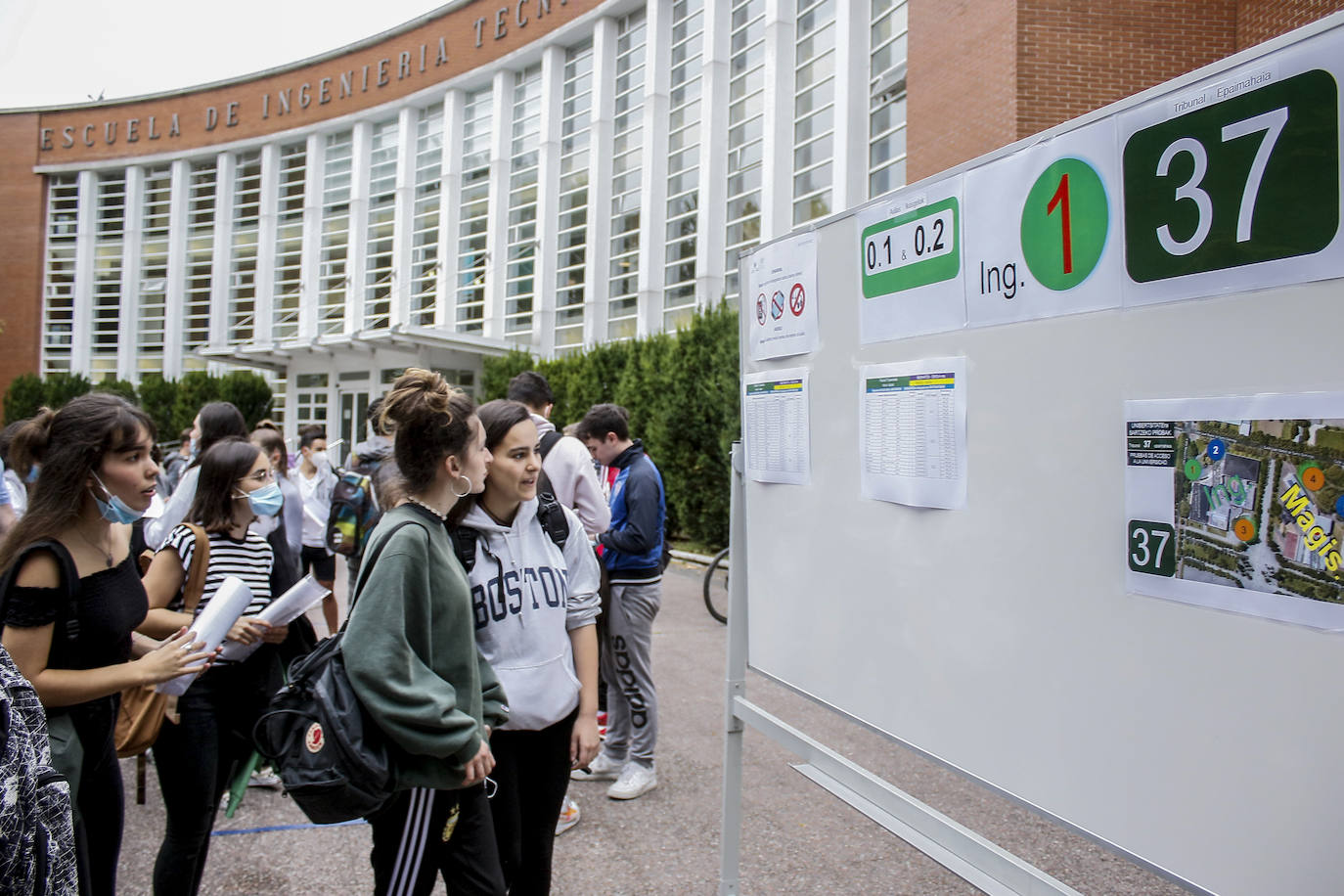 Fotos: 1.776 alumnos inician la prueba de Selectividad en Álava