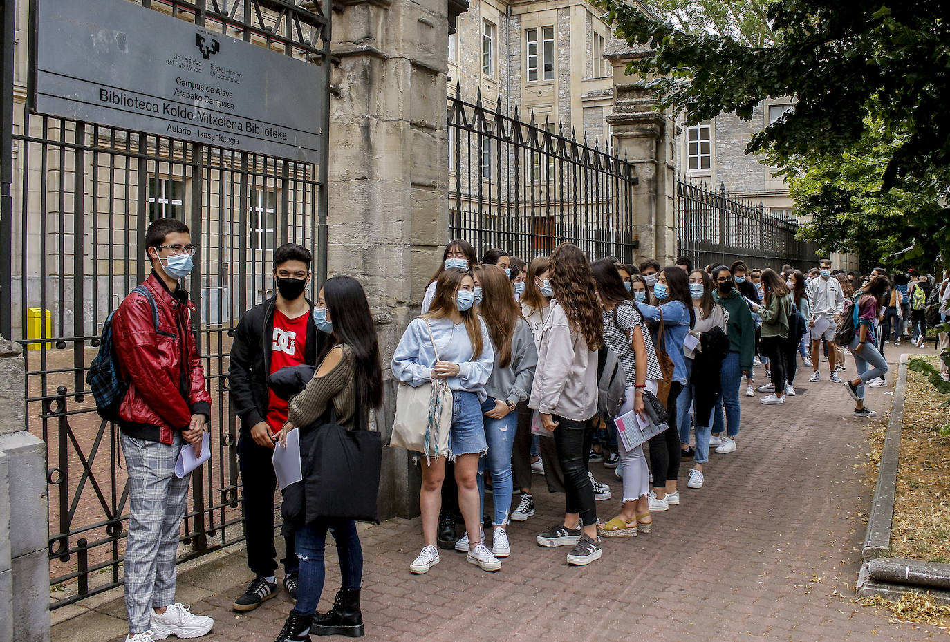 Fotos: 1.776 alumnos inician la prueba de Selectividad en Álava