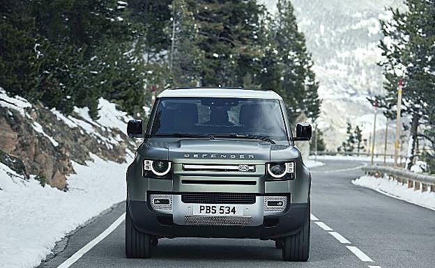 El nuevo Defender mantiene la esencia estética y se renueva tecnológicamente