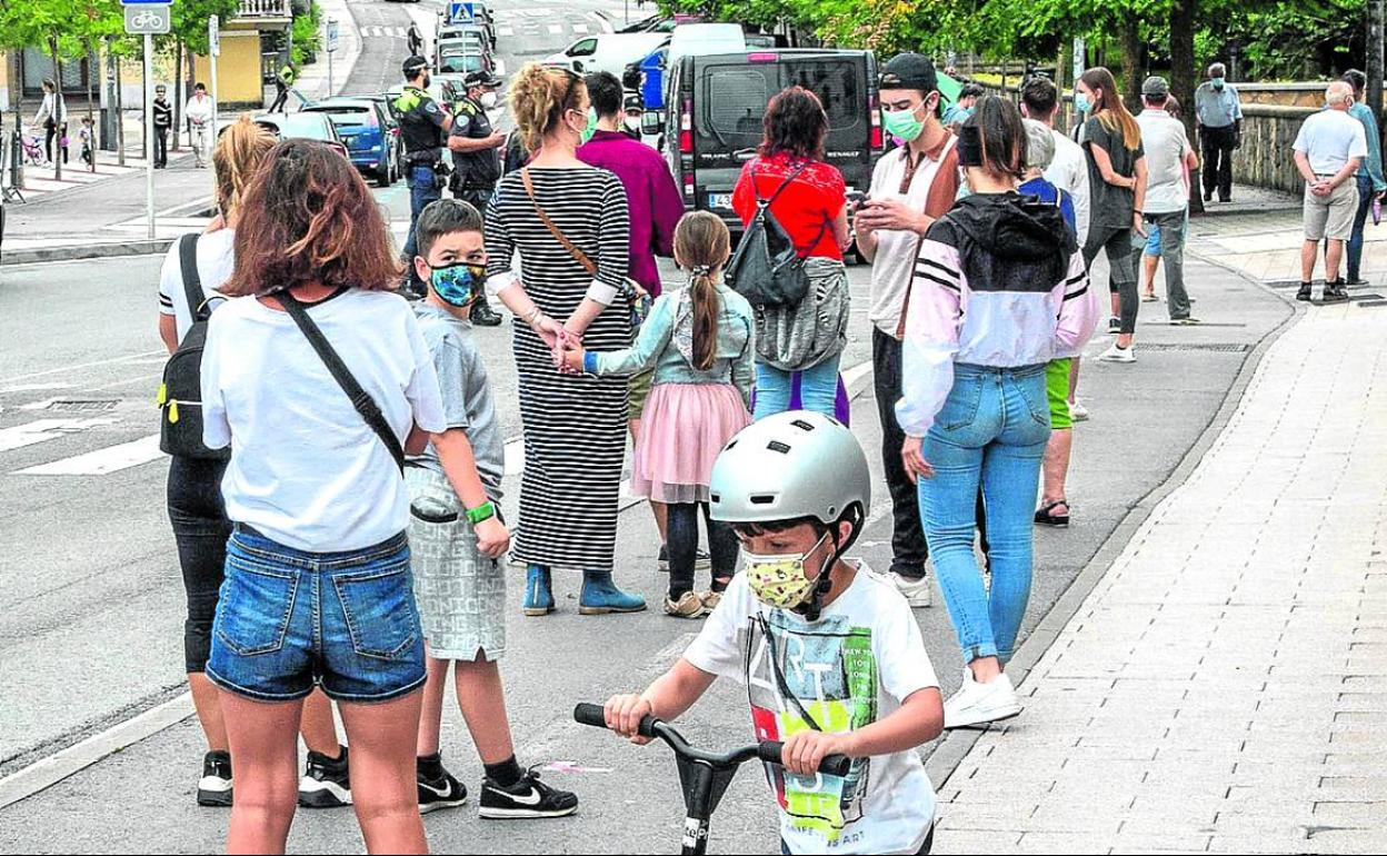 Vecinos de Ordizia: «Si hay que quedarse en casa habrá que hacerlo»