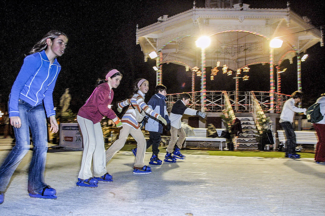 La pista de hielo en su ubicación rodeando el quiosco de La Florida.