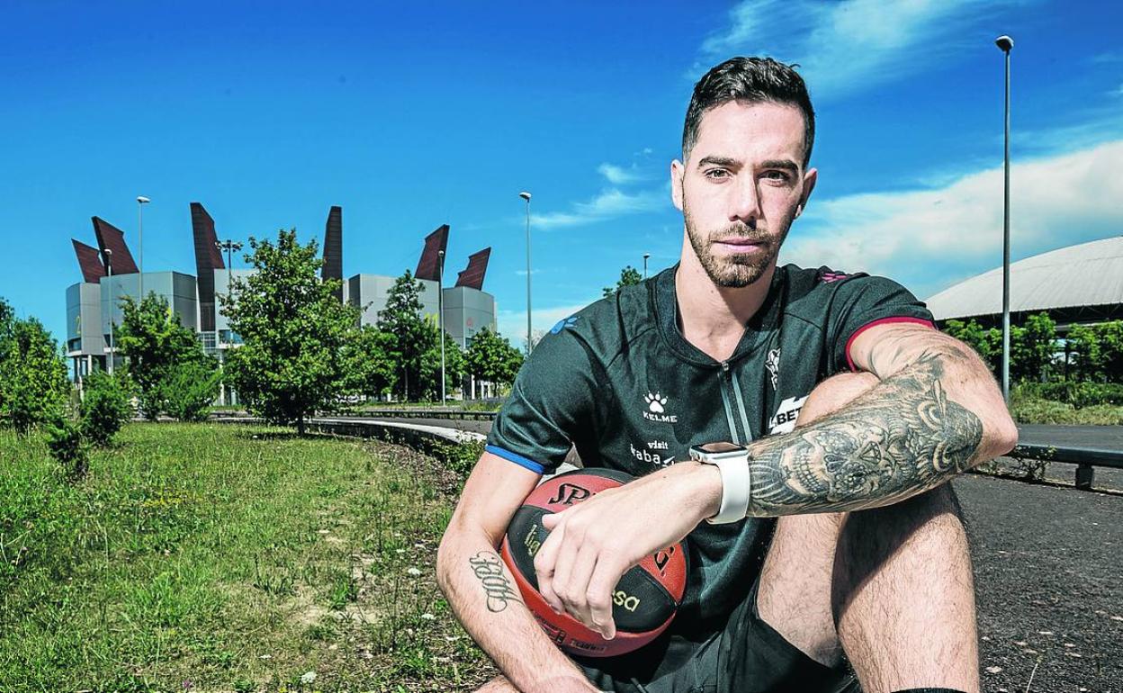 Luca Vildoza, en los exteriores del Buesa Arena.