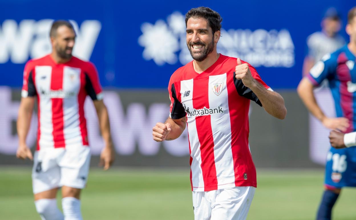 Raúl García se regala un doblete para su cumpleaños