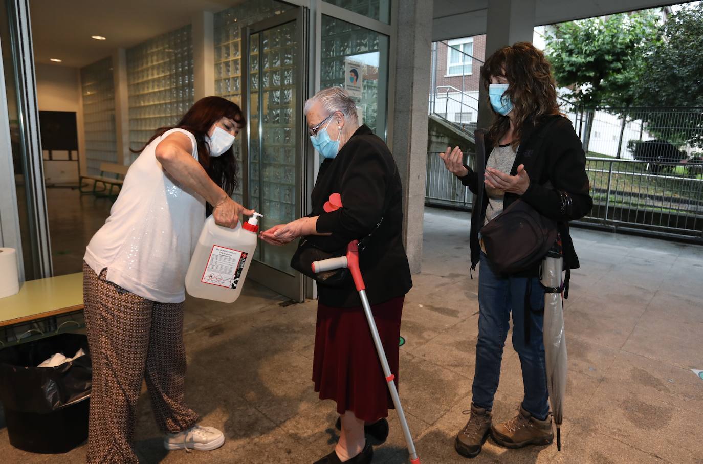 Custodia, de 96 años, también ha acudido a votar.