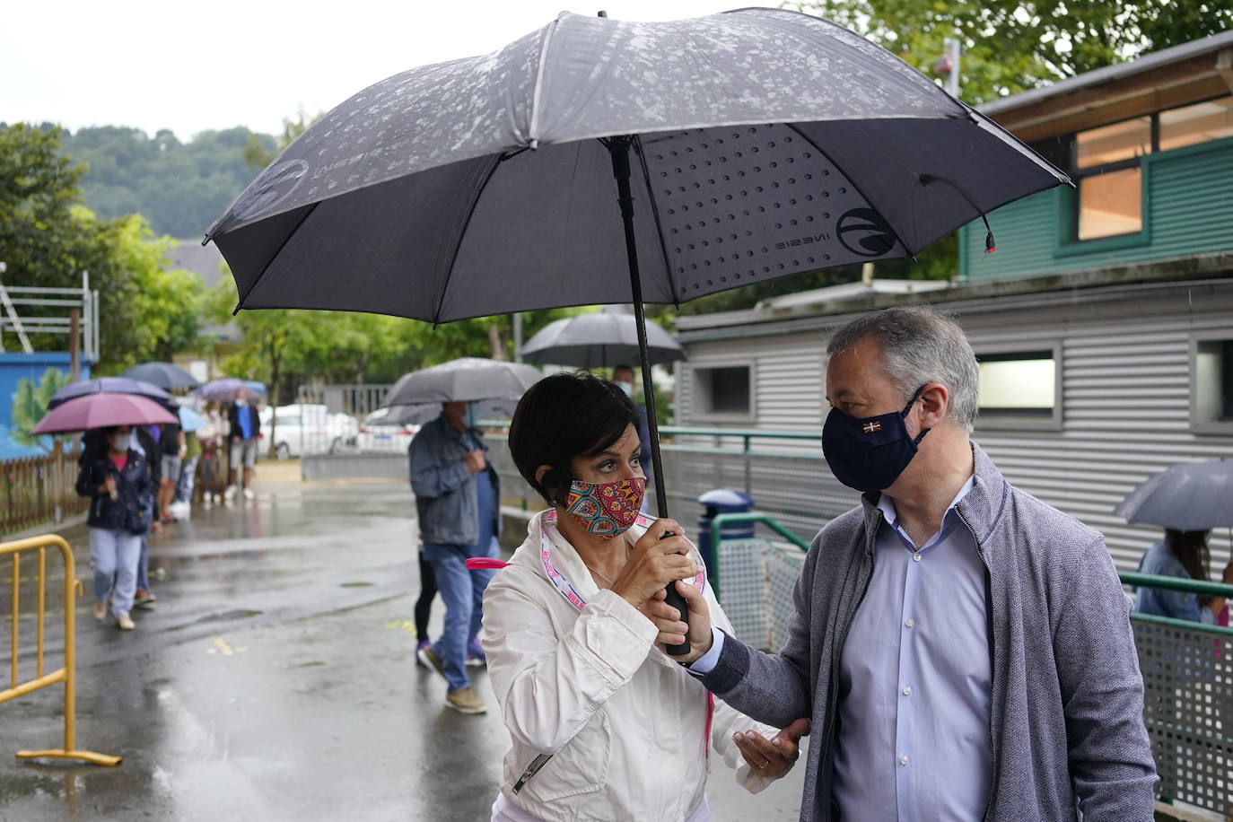 El lehendakari Iñigo Urkullu ha votado en el colegio Zabalarra de Durango, a las 9.30 horas.