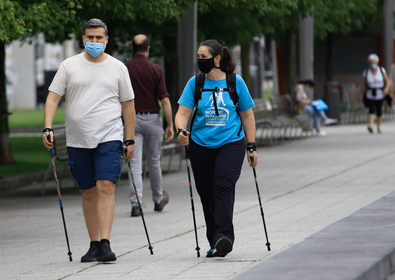 Fotos: Primer día de mascarilla obligatoria en Bizkaia