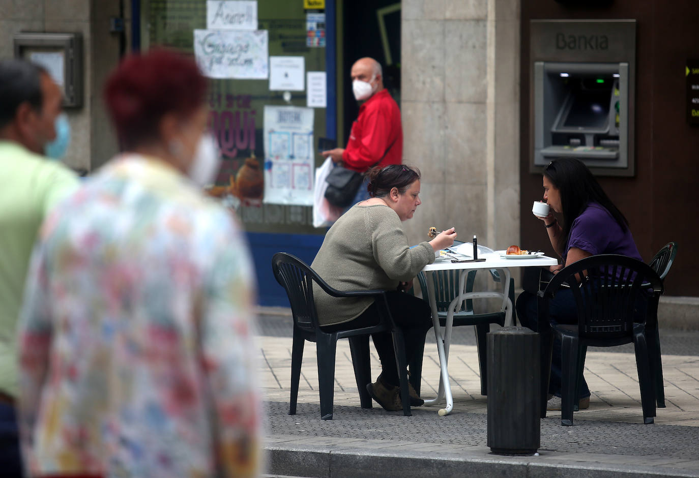 Fotos: Primer día de mascarilla obligatoria en Bizkaia