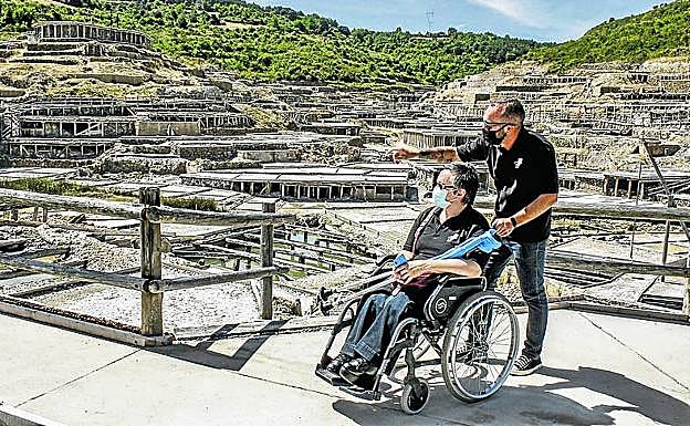 El Valle Salado estrena una ruta para personas con movilidad reducida. 