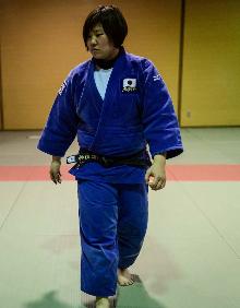 Imagen secundaria 2 - Wakako Ueno dirige el dojo familiar junto a su hija pequeña, Tomoe (con el kimono azul). 