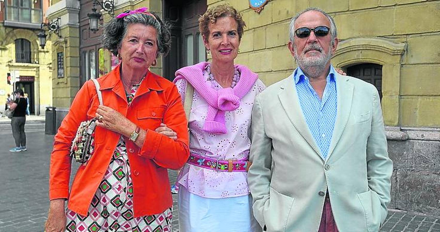 Elena y Cristina Martínez Sapiña y Javier Gimeno. 