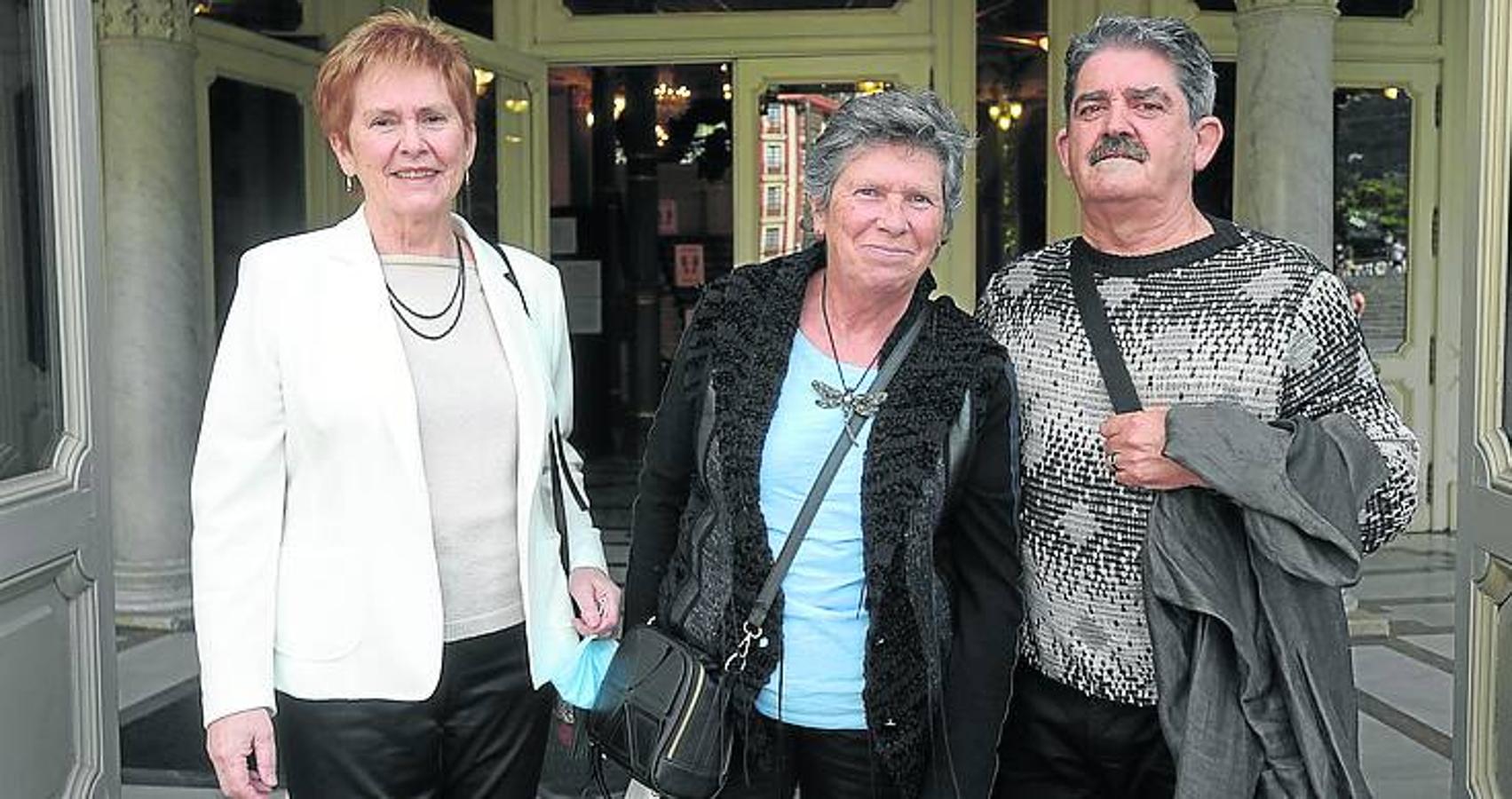 Nieves Azurmendi, Rosa Suárez y José Antonio Azurmendi.