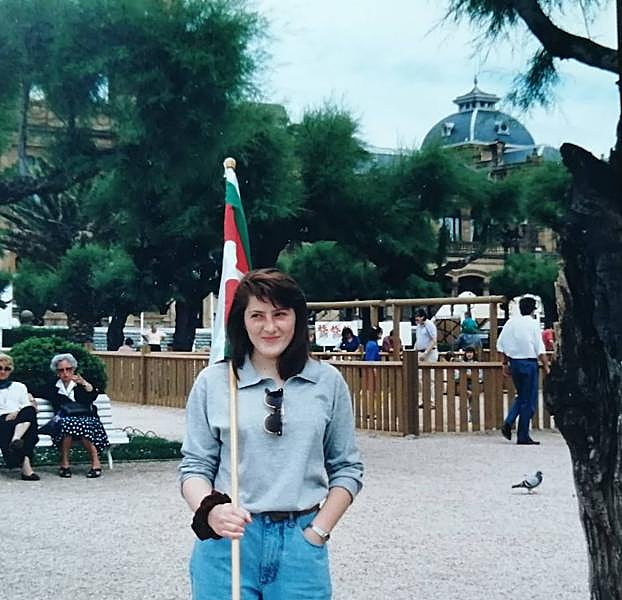 Muriza con una ikurriña