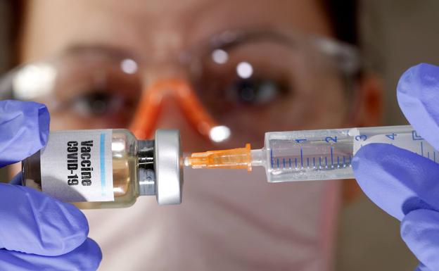 La vacuna de Oxford se muestra «segura y muy eficaz» frente a la infección