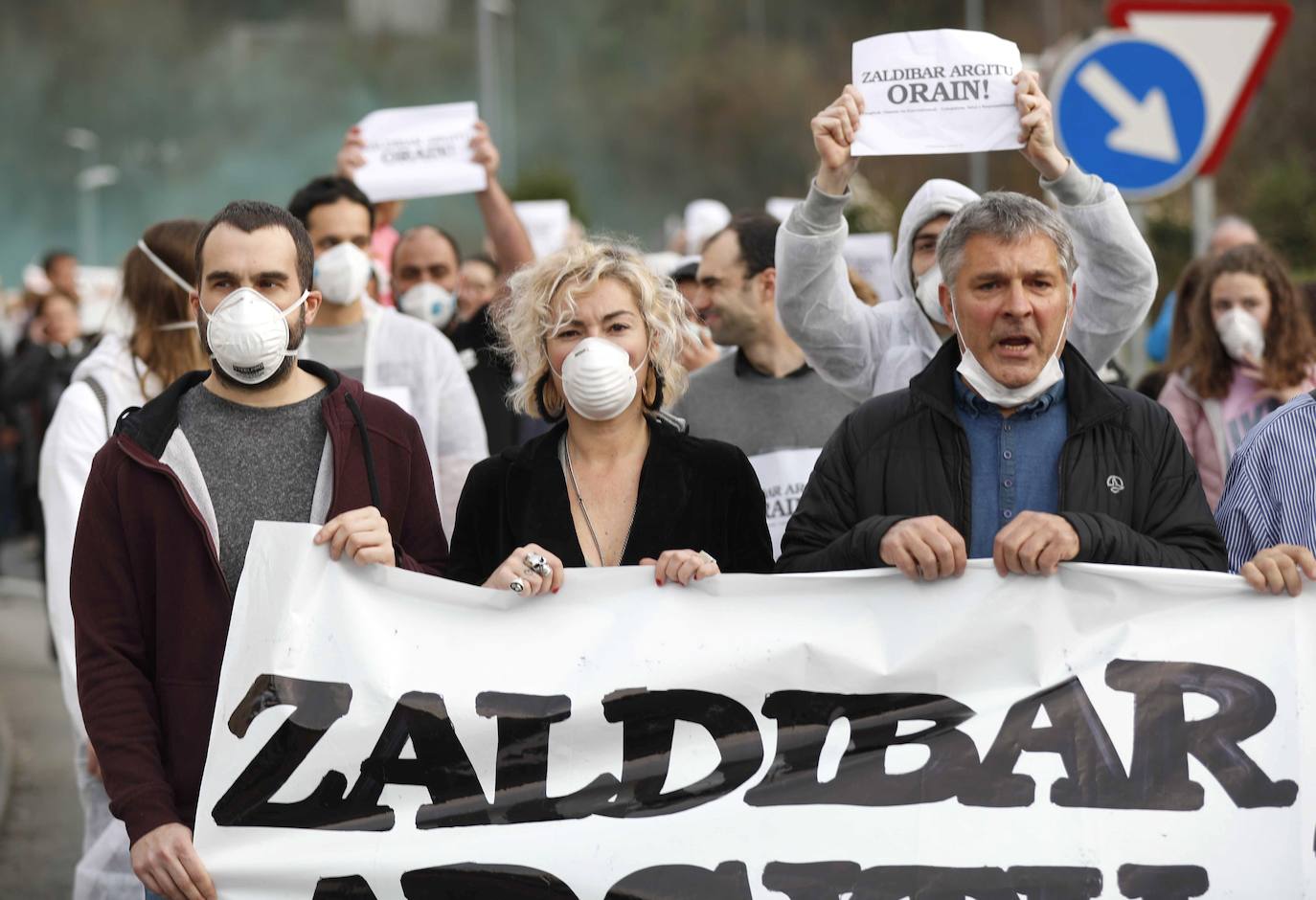 'Zaldibar Argitu' es el lema de los vecinos afectados por el desastre medioambiental.