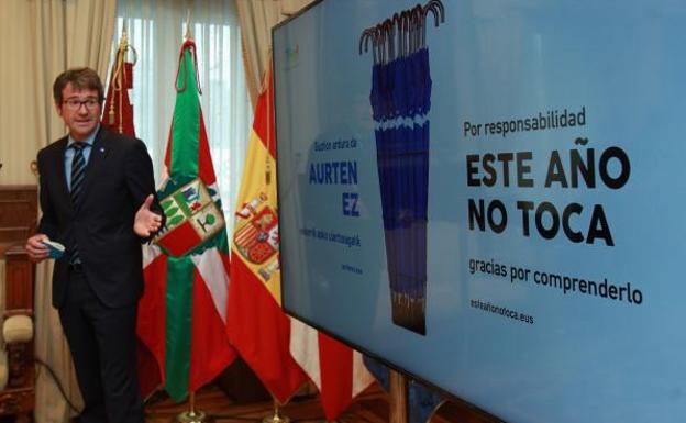 Urtaran en la presentación de la campaña para que no se celebren las fiestas de la Virgen Blanca. 