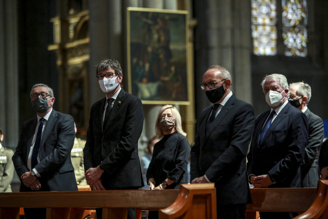 Fotos: La misa en memoria de las víctimas de la pandemia en Álava, en imágenes