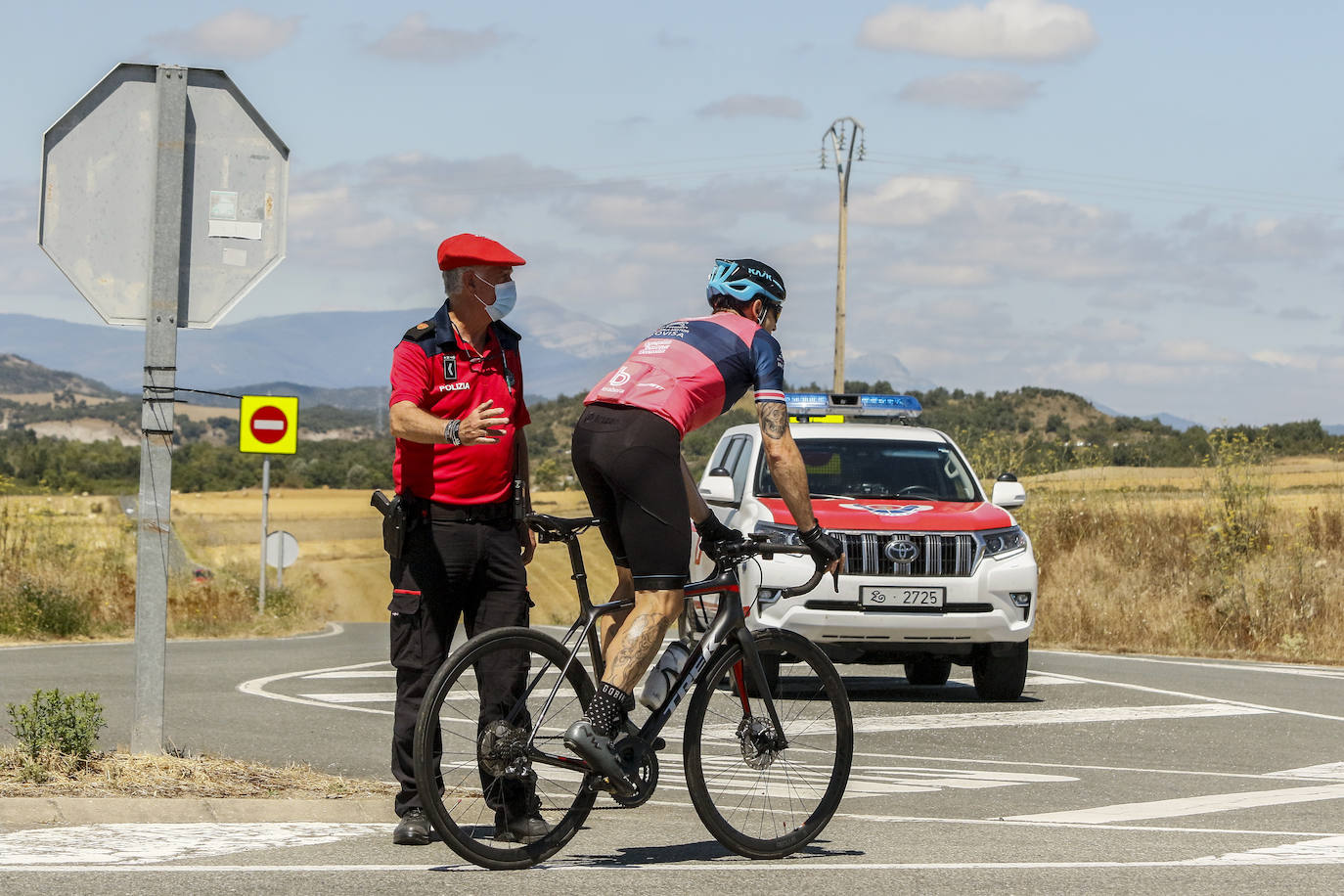 Fotos: Los embaleses alaveses se llenan de bañistas