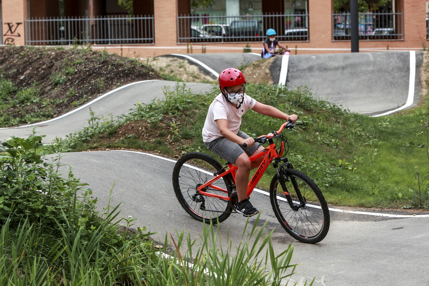 El nuevo circuito de BMX situado en la parcela interior de las calles Zarautz, Getaria y Baiona. 