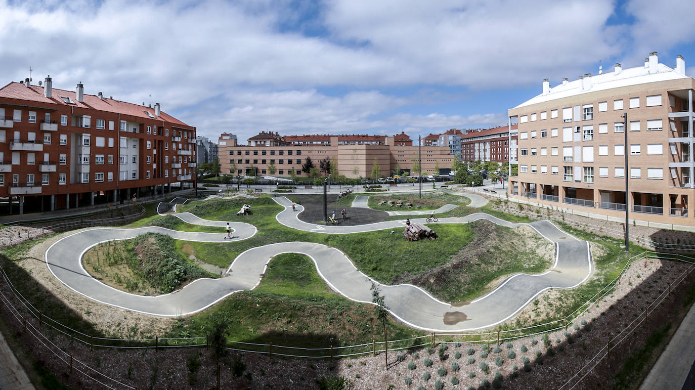 El nuevo circuito de BMX situado en la parcela interior de las calles Zarautz, Getaria y Baiona. 