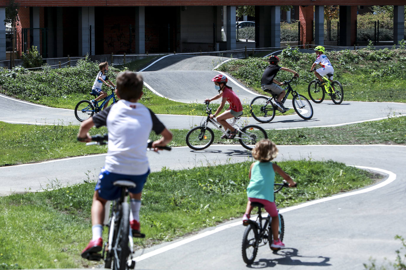 El nuevo circuito de BMX situado en la parcela interior de las calles Zarautz, Getaria y Baiona. 