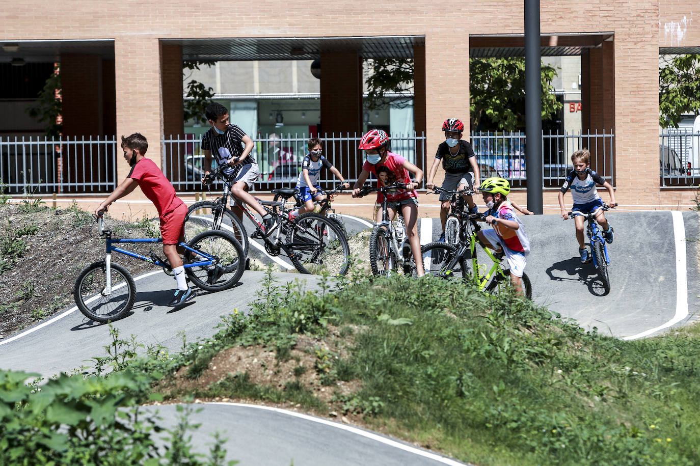 El nuevo circuito de BMX situado en la parcela interior de las calles Zarautz, Getaria y Baiona. 