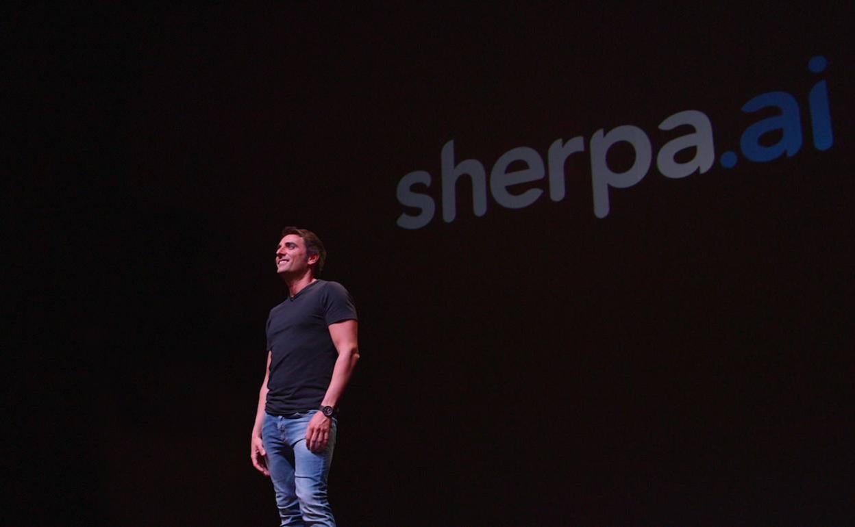 El fundador y CEO de Sherpa.ai, Xabi Uribe-Etxebarria en la presentación Sherpa. ai Keynote 2020.