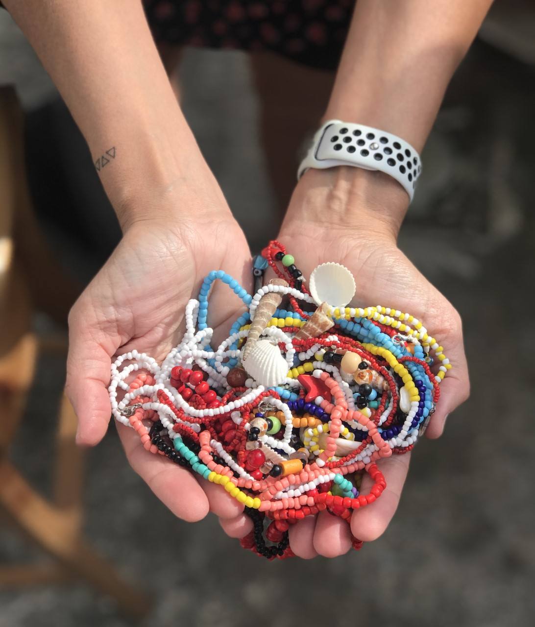 Fotos: La familia de Getxo que pasó de hacer collares y pulseras en la cuarentena a fundar su firma de bisutería