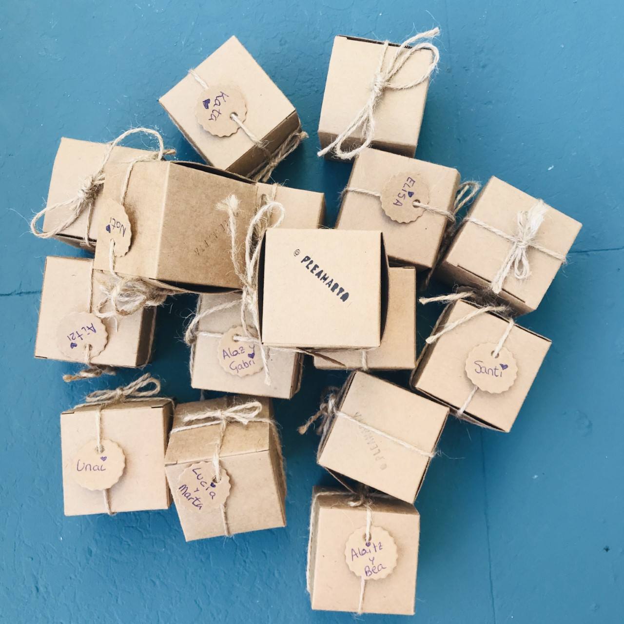 Fotos: La familia de Getxo que pasó de hacer collares y pulseras en la cuarentena a fundar su firma de bisutería