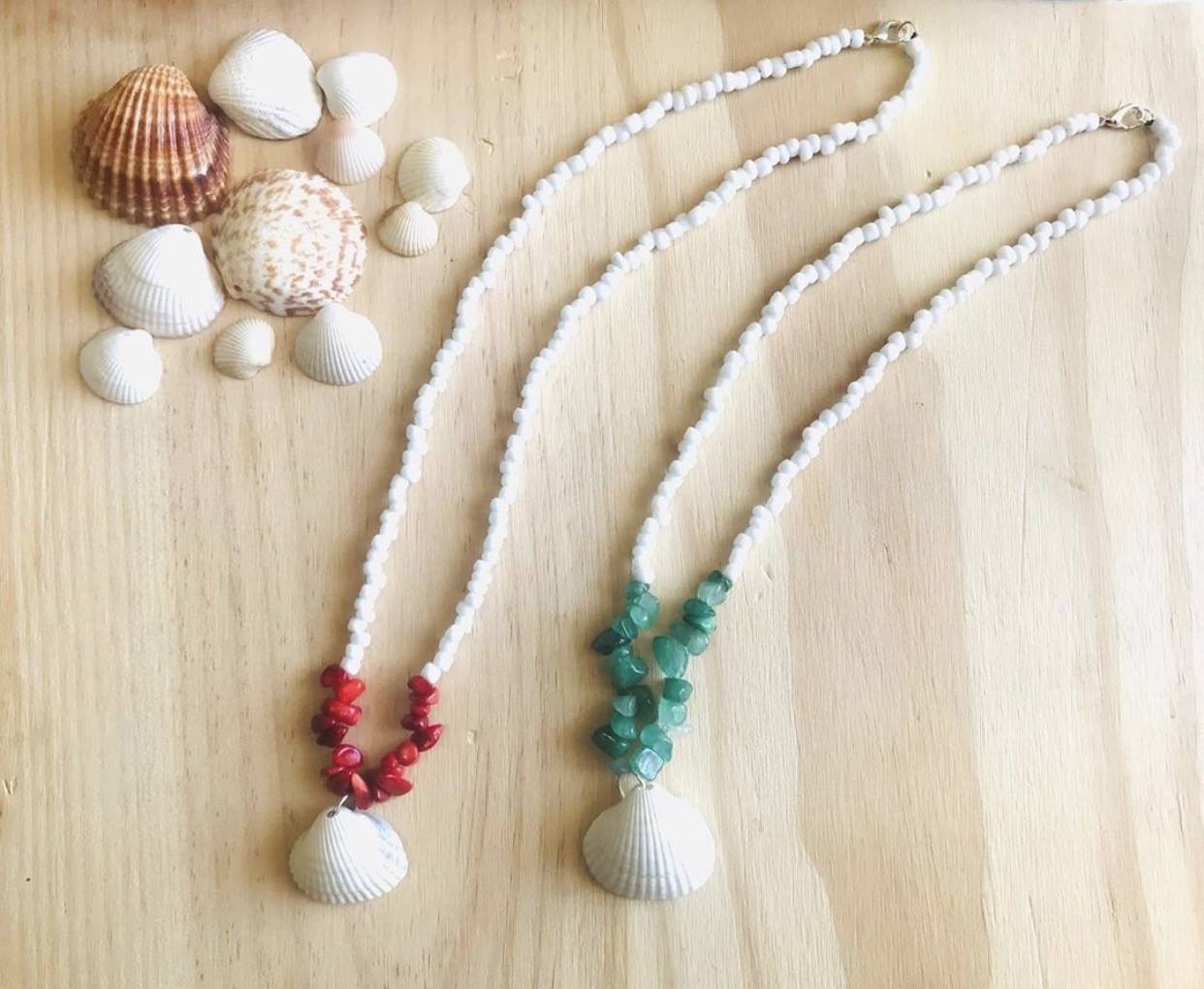 Fotos: La familia de Getxo que pasó de hacer collares y pulseras en la cuarentena a fundar su firma de bisutería