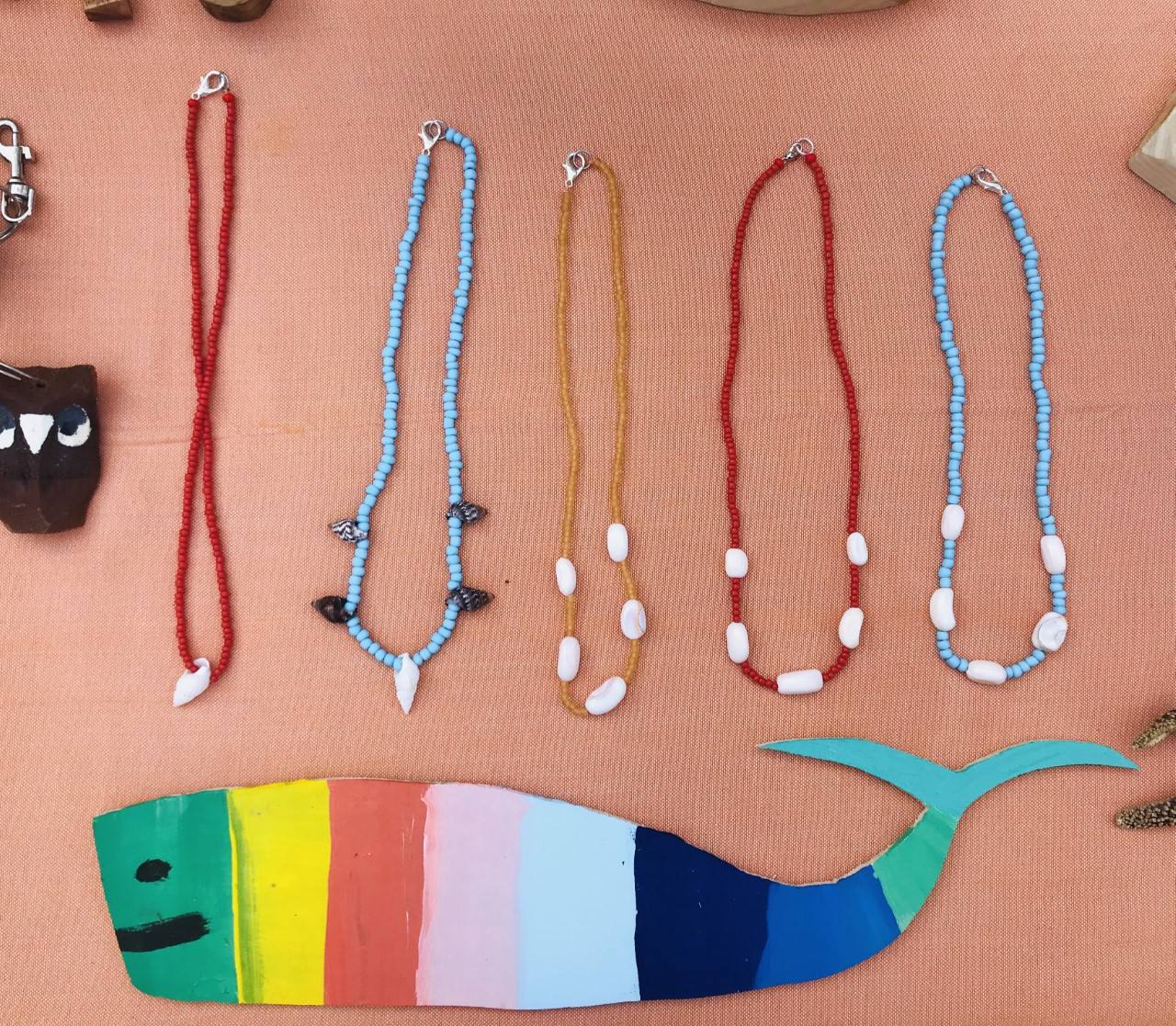 Fotos: La familia de Getxo que pasó de hacer collares y pulseras en la cuarentena a fundar su firma de bisutería