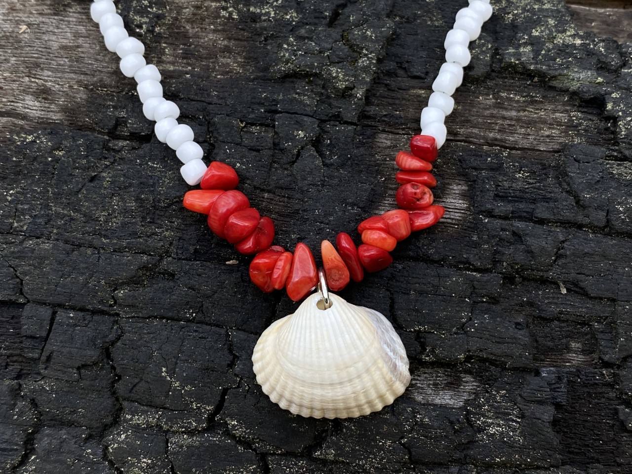 Fotos: La familia de Getxo que pasó de hacer collares y pulseras en la cuarentena a fundar su firma de bisutería