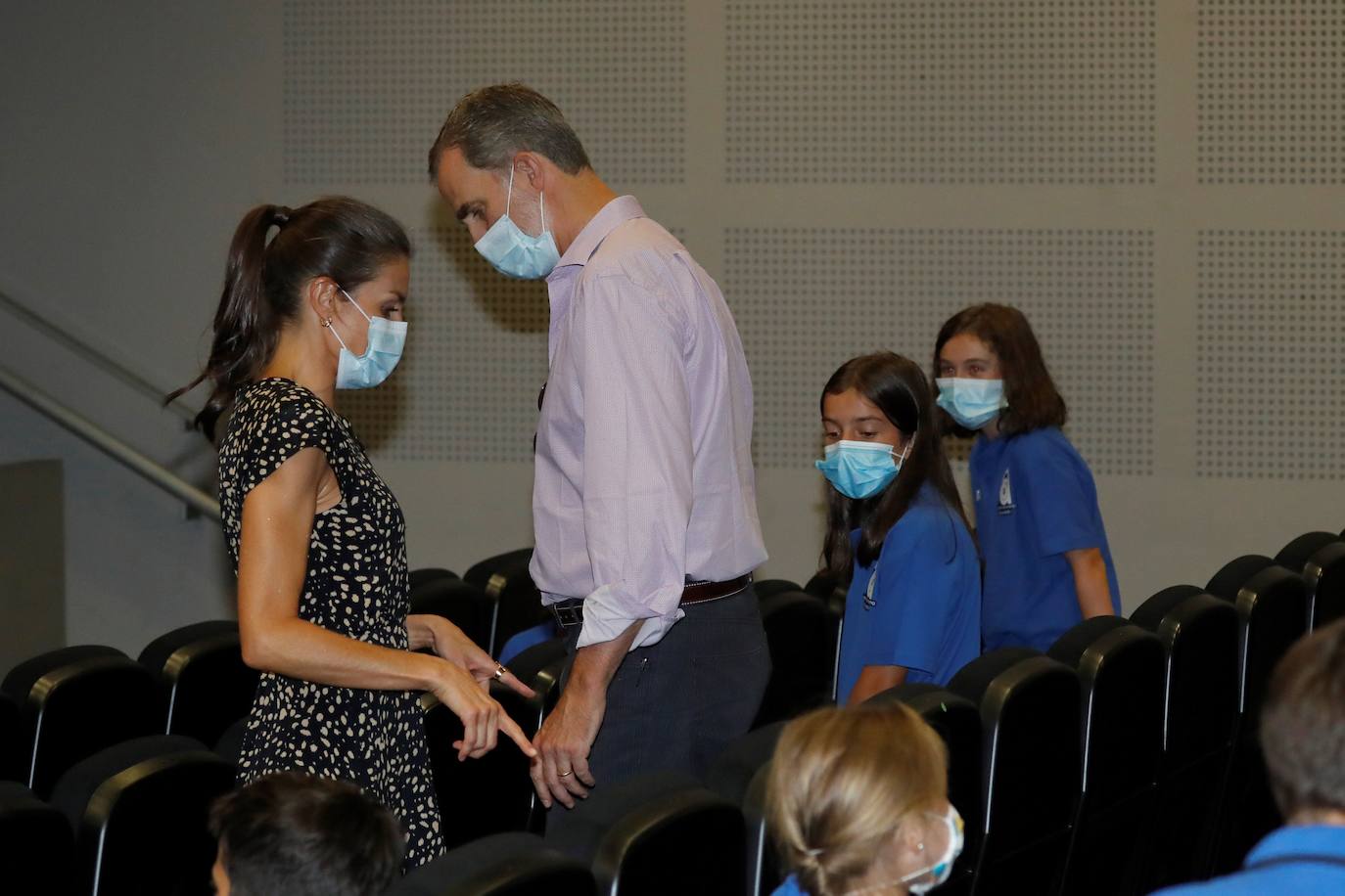 Fotos: Letizia finaliza su gira en Asturias con un vestido de estreno &#039;low cost&#039;