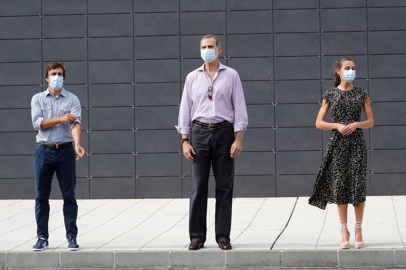 Fotos: Letizia finaliza su gira en Asturias con un vestido de estreno &#039;low cost&#039;