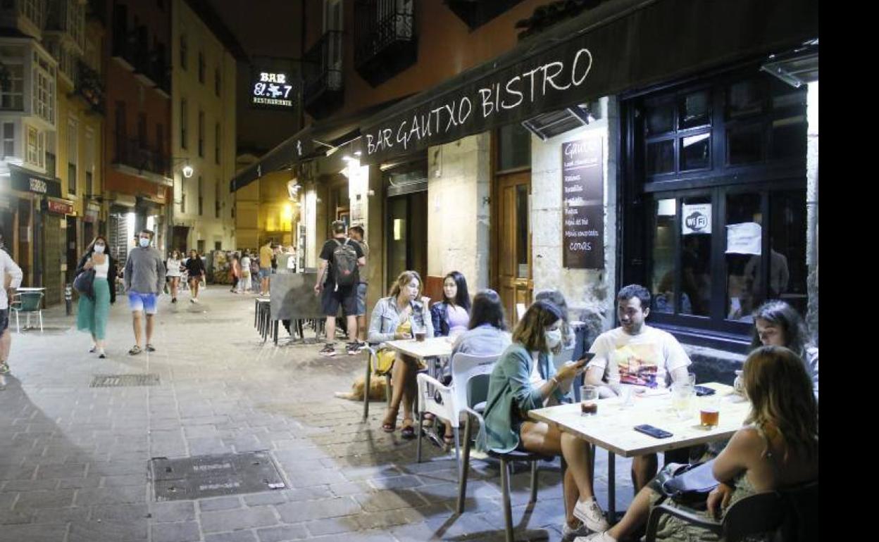 La 'Cuchi' mostraba anoche una imagen muy diferente a lo que tendría cualquier viernes de agosto en años anteriores.