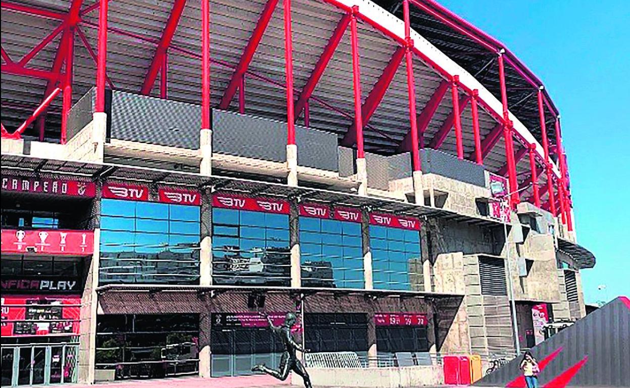 El estadio Da Luz acogerá partidos de la Final a 8 de la Champions. 