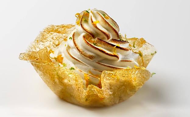 Pastel de limón, avellana, miel y romero. 