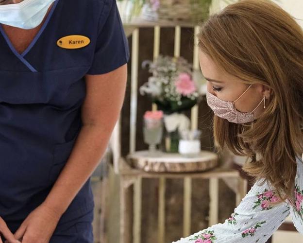 Kate Middleton con una mascarilla de la diseñadora Amaia Arrieta.