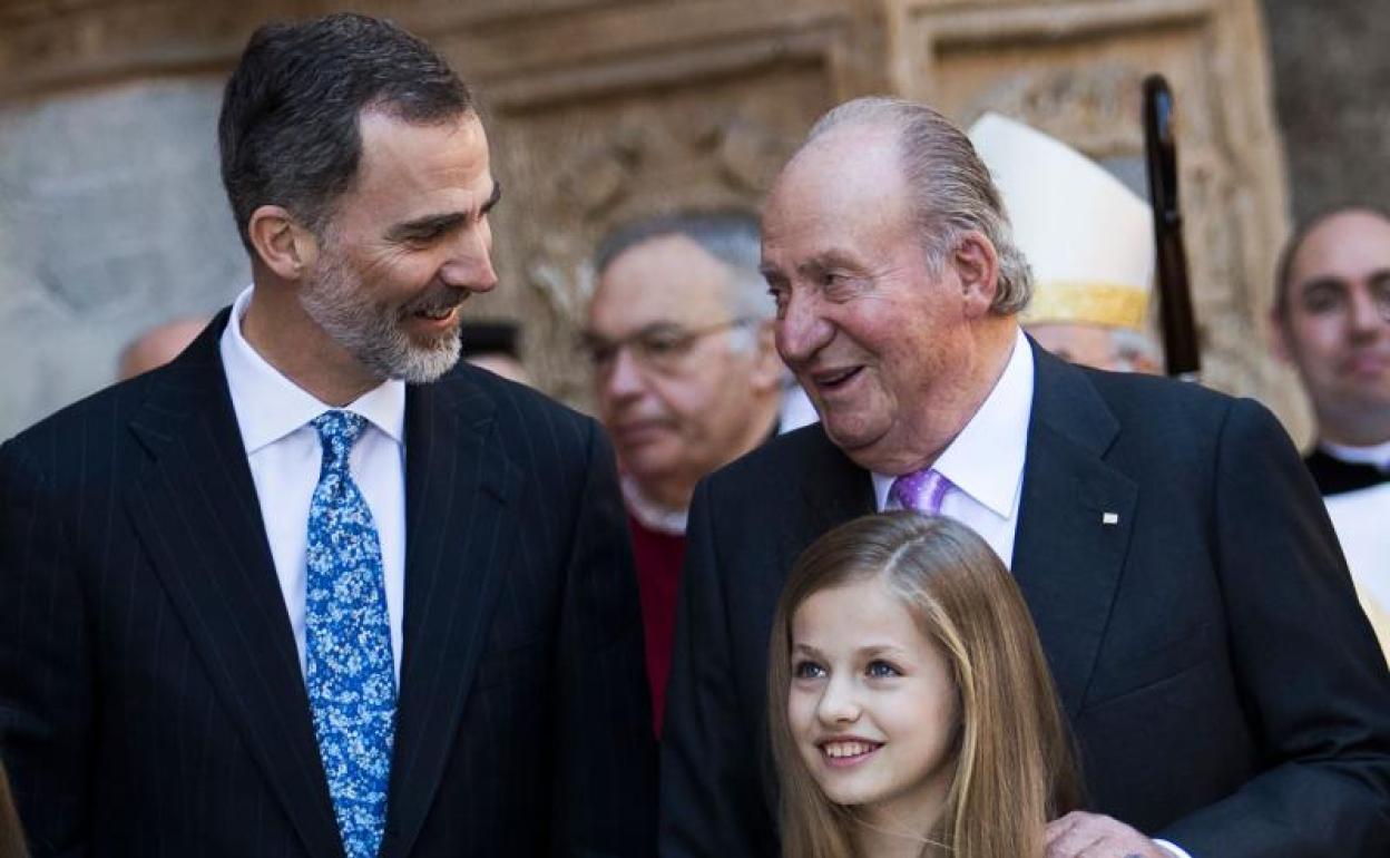 Felipe Vi, don Juan Carlos y la Princesa Leonor. 