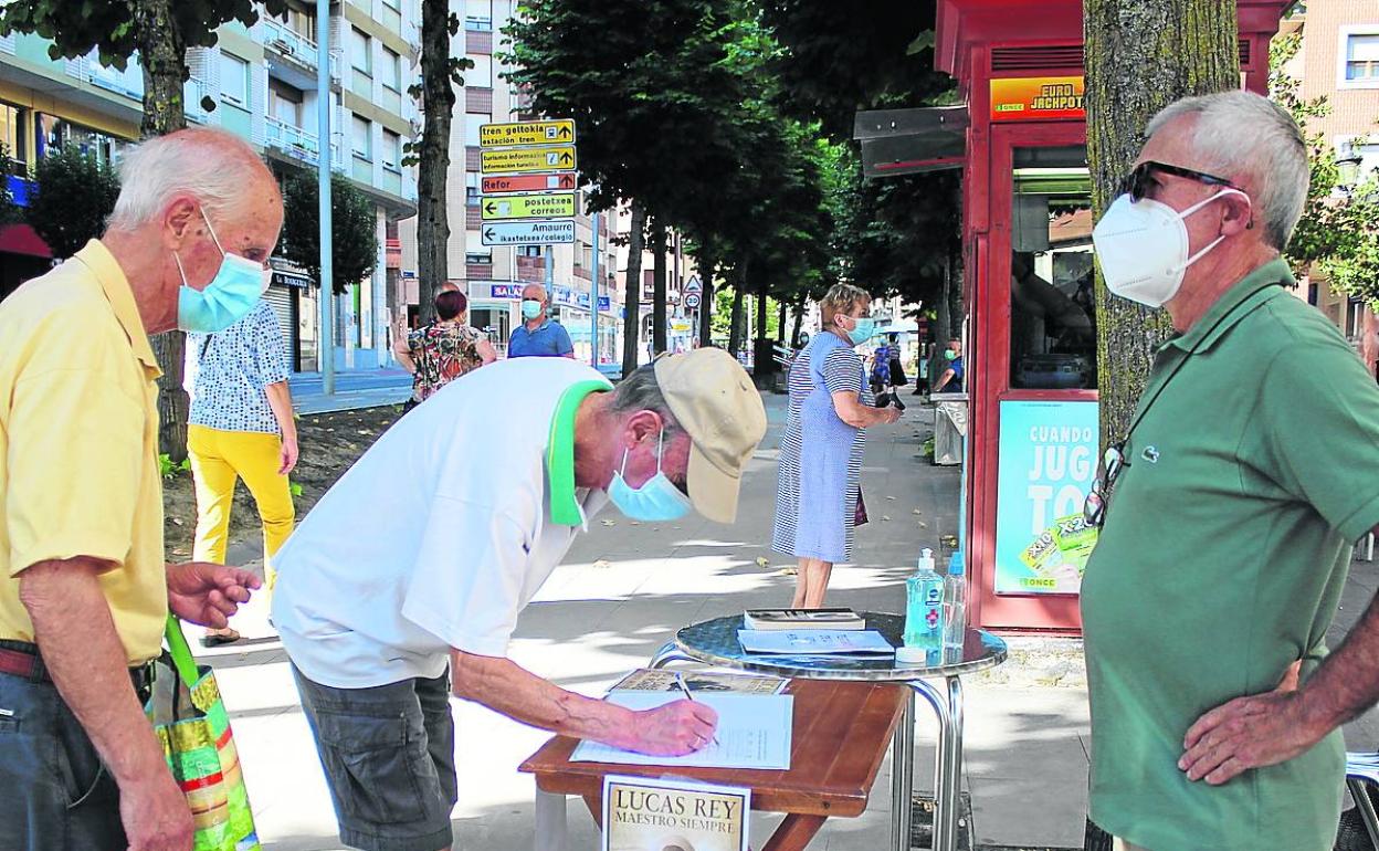 Los vecinos han comenzado una campaña de recogida de firmas contra la decisión. 