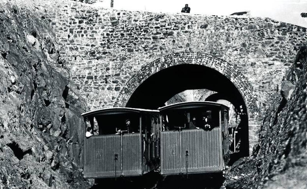 El funicular de Artxanda mantiene la maquinaria original de hace 37 años