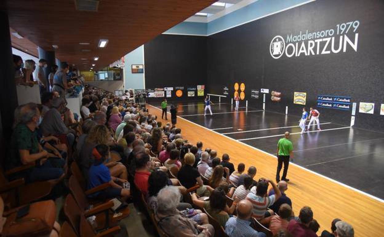 Partidazo en Oiartzun sin guardar las distancias de seguridad