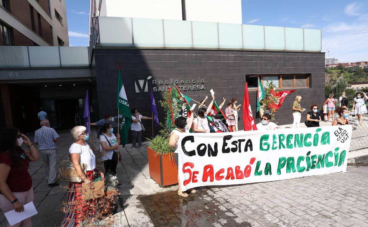 Denuncian el recorte de personal y el aumento de trabajo en la residencia Santa Teresa de Barakaldo