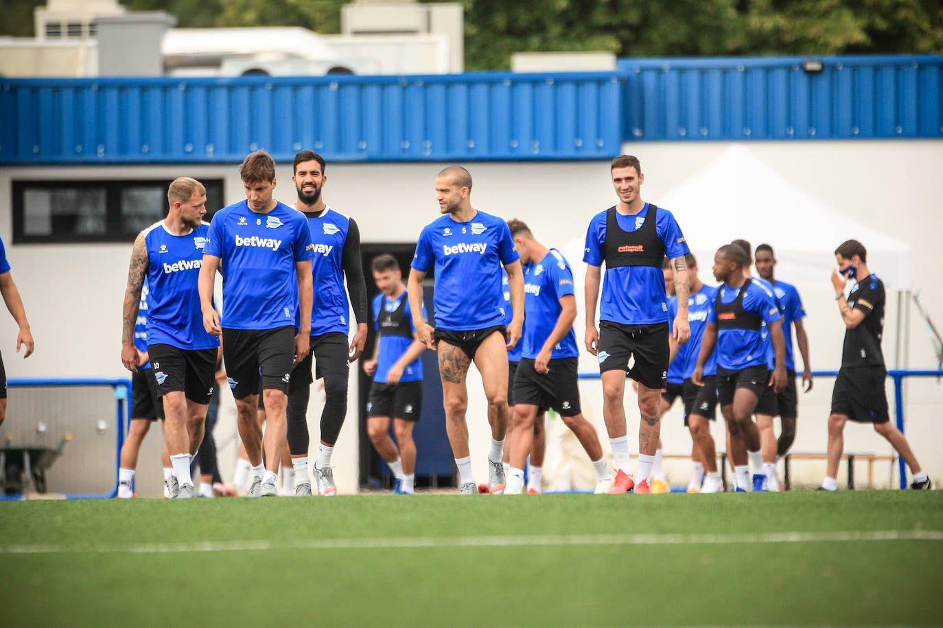 Machín ha dirigido el primer entrenamiento del Alavés en Ibaia. 