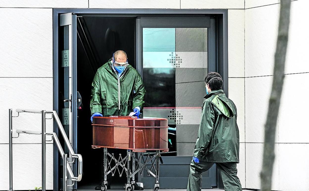 Las muertes de pacientes con Covid alcanzan su mayor cifra en dos meses