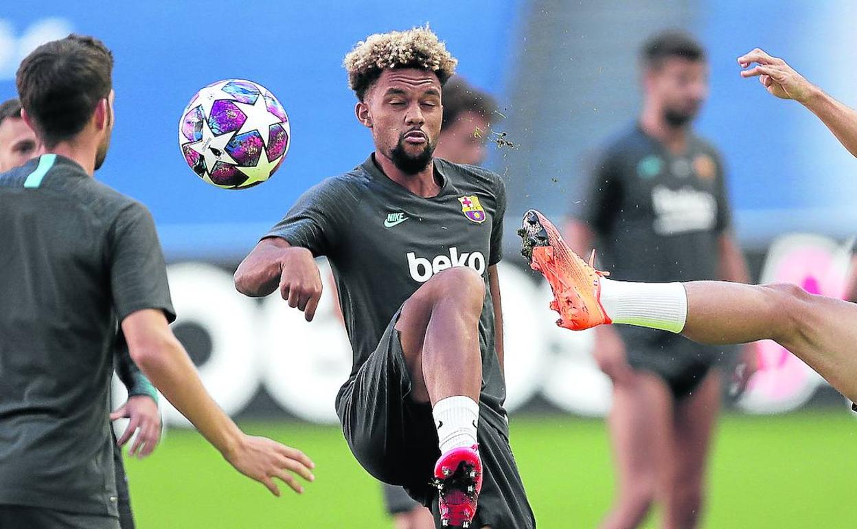 Konrad de la Fuente y Griezmann, durante el entrenamiento de ayer en Lisboa. 