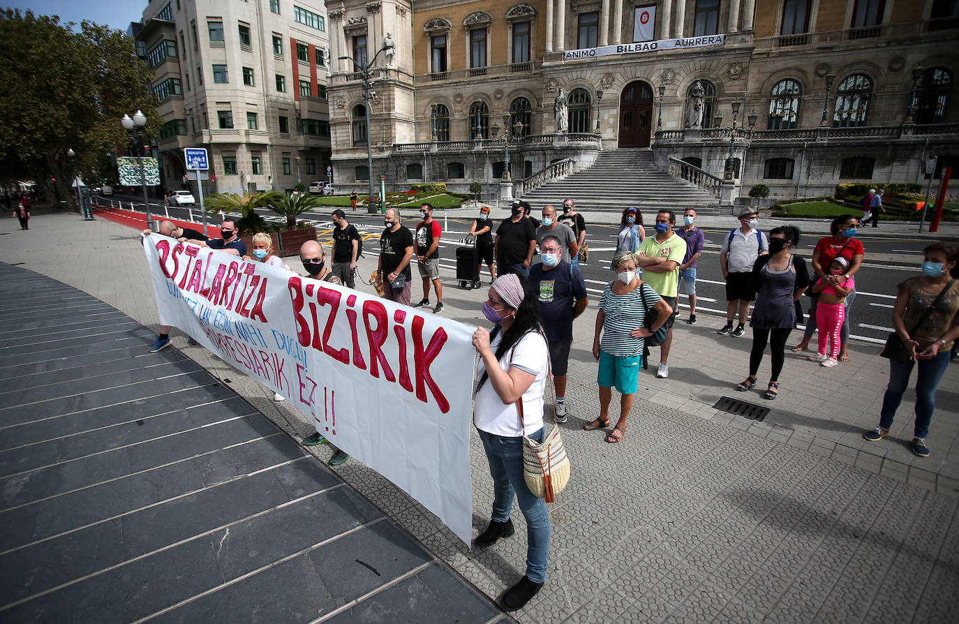 Concentración de protesta ante el Ayuntamiento de Bilbao. 